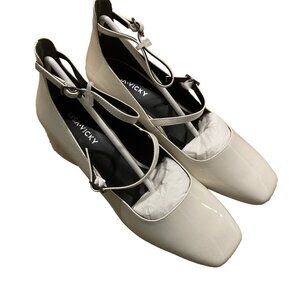 Lisa Vicky Shoes Closed Toe with Heel Winter White Women's Size 8 M